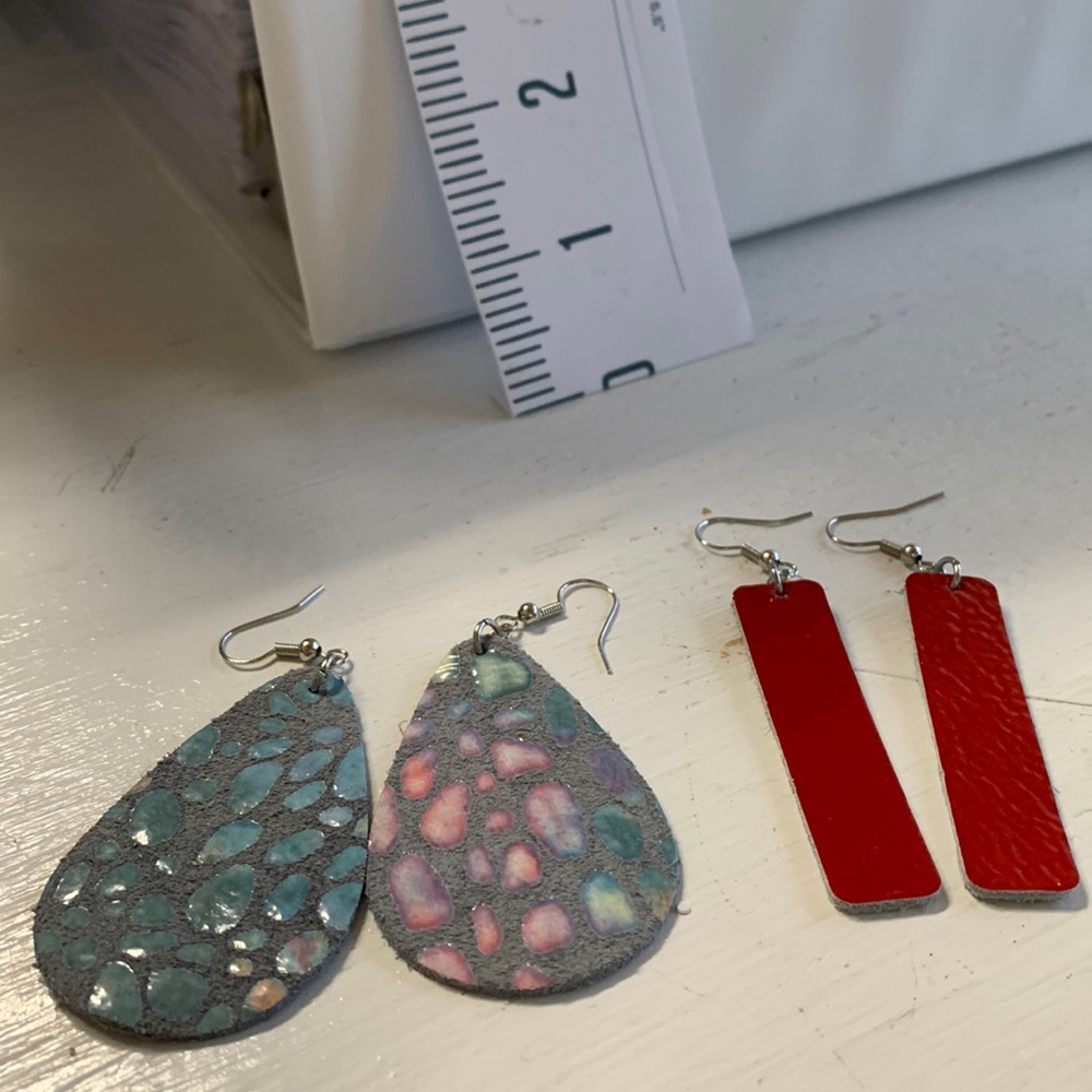 Set of two pairs of suede dangle geometric earrings.